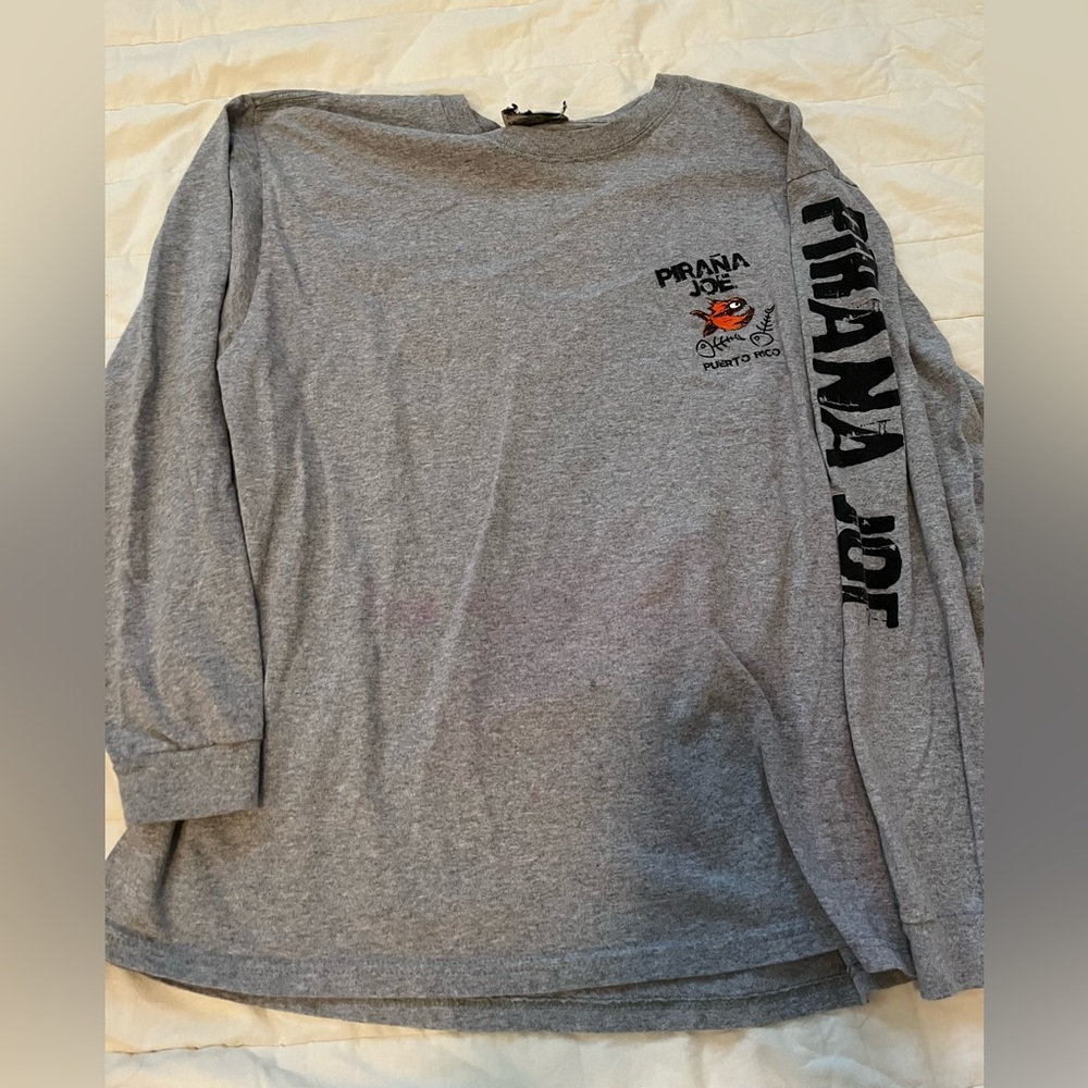 Fun piranha joe shirt! Size is large! Good sleeping and lounging shirt!
